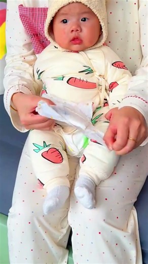 Smart Essentials for New Moms 👶🍼#BabySleep #BabyFeeding #SmartParenting #NewbornMustHaves