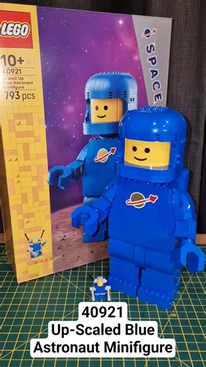 Lego Minifigures 40921 - Up-Scaled Blue Astronaut Minifigure - Speed Build - #lego #shorts