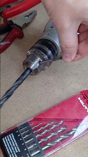 How to Loosen a Stuck Drill Bit Without a Chuck Key #diy