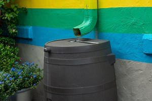 Comment choisir un récupérateur d'eau de pluie et quelles sont les aides financières disponibles ?