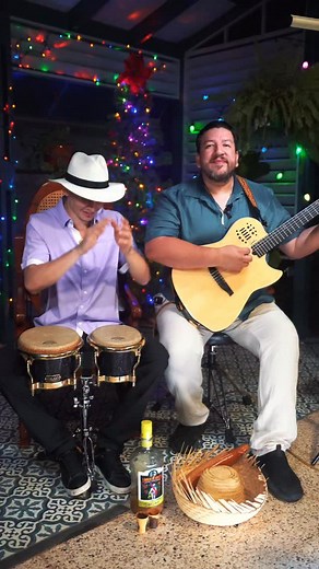 🎄🇵🇷¡Ya estan soplando los aires navideños!✨🎄🇵🇷 🤍Aires Navideños llegan con ritmo y corazón. Junto a mi hermano Alexander López, celebramos la época más bonita del año con música hecha en Puerto Rico y un buen palo de pitorro! 🥃 🇵🇷 ¡Que suene el bongo, la guitarra y la alegría boricua! 🔥 ✍🏼 : @gomezrobertosilva 🎸 : @ricky.torres4 🎥 : @vrl.pr #AiresNavideños #NavidadBoricua #SalsaNavideña #PuertoRico #Percusión #MúsicaConAlma #alegría #puertorico🇵🇷 #navidad #parranda #bongo #guitar