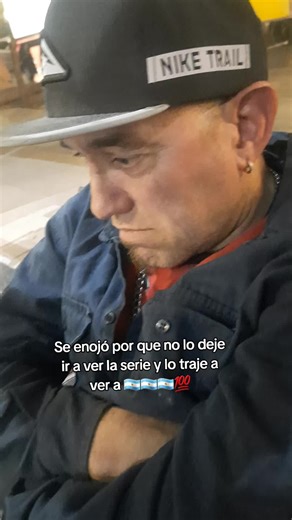 Lo saque del trabajo para ver el partido y se enojó xq queria ver una serie lesbica #humorargentino #partidodeargentina #futbol⚽️ #fyp #viralvideos