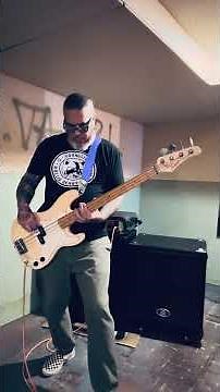 My very first guitar was a Lotus #strat copy. So I was super excited to find this Lotus #pbass copy