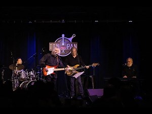 Albert Lee performs "2 Step Too" and "Wheels" LIVE at the Tin Pan on January 18, 2023