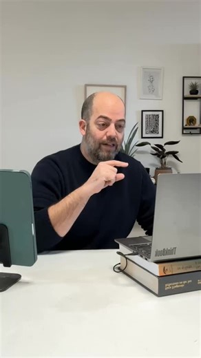 איך אפשר לעשות טיפול מדויק אם כלי האבחון שלך לא מדויק? ההבנה של ההתנהגות של ״המחלה״, המיקום שלה, סימפטומים נוספים, התחושות והתובנות שלי מהמטופל, הם אלו שמוביל לטיפול מוצלח. זה דורש רגישות גבוהה יותר, חשיבה והסקת מסקנות מורכבים יותר, אבל זה בהחלט אפשרי :) תהליך הלמידה של הפילוסופיה הסינית, בנוסף לניסיון הקליני, הוא זה שמאפשר לי לעשות את החיבורים הנכונים בזמן אמת בקליניקה 🙏🏽 | Elad Itzhakov