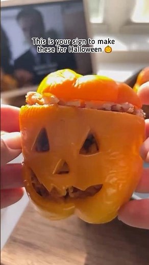 Easy Halloween Dinner 🎃🫑 #halloweenfood #halloweenrecipes #halloween #veganrecipes #vegandinner