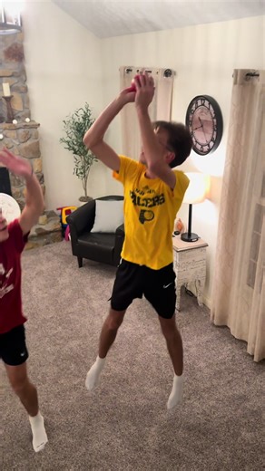 Casual night with the boys . . HMH highlights pt.17 #hmh #basketball #minihoops #indiana #nba #hoosiers #minihoop #minibasketball #minisports #marchmadness #iu #pacersbasketball #homeminihoops #tyresehaliburton #nba @dre @Evan Knepp @Taylor Knepp @jensonwittmer @Pacers @Tyrese Haliburton @Trey @Mill kopp @Caitlin Clark