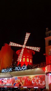 Rouge comme le Moulin, Rouge comme le Père Noël… C’est Noël au Moulin Rouge ! 🎄 It’s christmas time at the Moulin Rouge! 🎄 #moulinrouge #christmas #moulinrougeofficiel #show #paris #feerie #noel #christmastree #christmastime #christmascountdown #christmasdecor #decoration #sapindenoel #sapin | Le Moulin Rouge (Officiel)