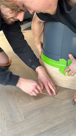 William Johnson Flooring Specialists on Instagram: "Do you want a high end floor? If so there’s two main factors you need to consider. Number one……. The installers carrying out the work! The amount of cowboys you still see baffles us. Your cheapest quotation isn’t always the best. Go independent with your flooring with a company you can trust. Bespoke features like this are often avoided. These big shops will most likely be getting any old /average fitter in. Will you settle for average in your 