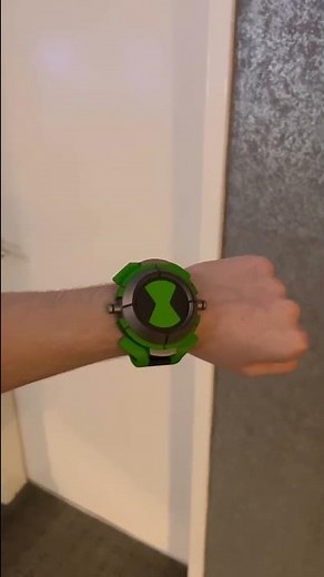 Ben 10 Alien Force Omnitrix In Real Life! (Green & Red)
