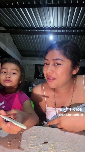 2 párate comiendo fresas rubia😋🤤 #parati #viral #fyp | food eating video