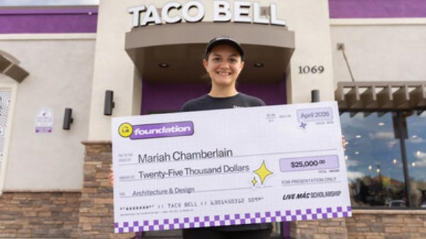 Sacramento Taco Bell team member wins $25K Live Más Scholarship