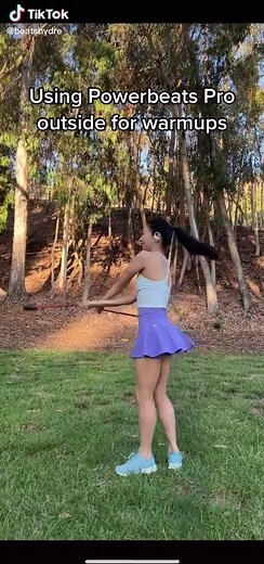 *Googles 'How to Get Your Splits in 2 Weeks'* @Elena Shinohara putting Powerbeats Pro to the test & making us sick w flexibility envy #workout #gymtok #PepsiApplePieChallenge