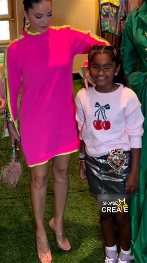 Sunny Leone love for her daughter #sunnyleonelifestyle #bollywood @showbizcreate