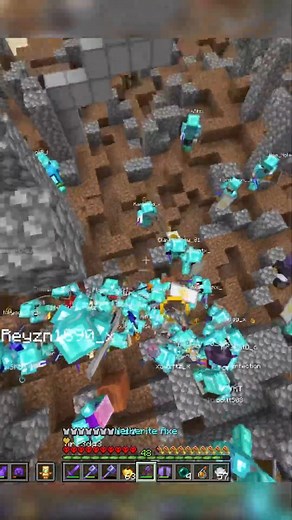 Wemmbu 2 Minecraft Pros VS 1000 Players Part 24 | Wemmbu Clips