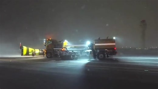 CLT airport battles winter storm