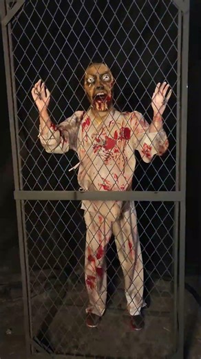 Fence-Banging Zombie Animatronic with Cyclops Design and Roaring Sound-G017