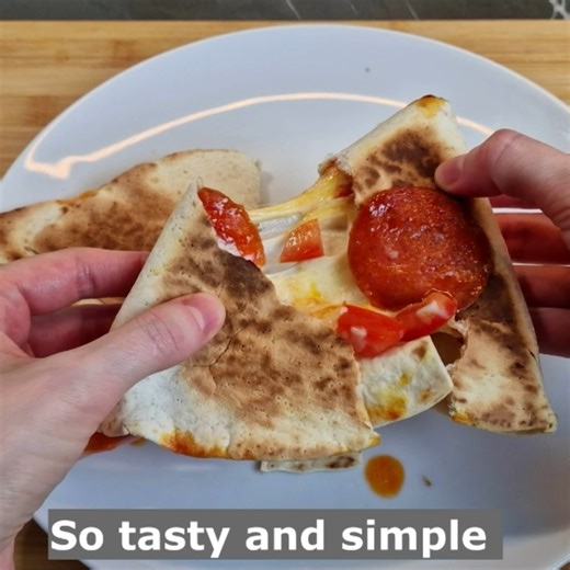 Simple Tortilla Recipe | So Tasty and Fast!🥰 1 Recipe 🍕Ingredients: – 2 tortillas – 1–2 tbsp pizza tomato sauce – 1 tomato (sliced) – Pepperoni slices – ½ cup shredded cheese (mozzarella or your favorite) | Hearty and Delicious