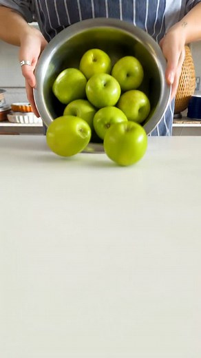 TAJIN CANDY APPLES 🍏 A little sweet, a little spicy, the perfect mash-up for spooky season or Bonfire Night. Ingredients: 6 Granny Smith apples (with bamboo skewers attached) ️480g caster sugar ️¼ tsp cream of tartar ️2 tbsp water ️1 tsp plant-based red food colouring Tajin to finish Method: 1️⃣ Prep your apples Wash and dry them properly so the caramel sticks. Line a tray with baking paper and get your Tajin ready in a bowl. 2️⃣ Make the caramel Add the sugar, cream of tartar and water to a he