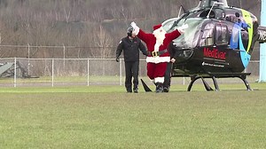 Santa makes big entrance in Shenandoah