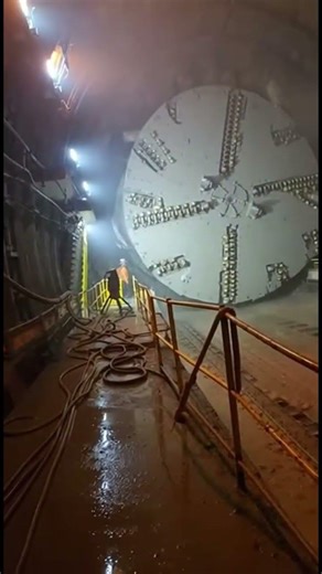 Inundație instantanee în subteran: Utilajul TBM a spart pânza freatică! 🌊🚇