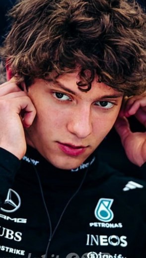 Andrea Kimi Antonelli in karting uso solo i guanti vecchi !! Sarà ancora così ora !! Estratto live box del Karting #olevincoolecapoto #kimiantonelli #f1 #karting #lovedisoloqua #sport #mercedesamgf1 #motori #passion | O le vinco o le capoto