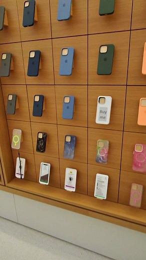 Link in bio. Case for your IPhone with eink screen and nfc technology #tiktokmademebuyit #instagrammademebuyit #amazonfinds #einkcase #einkcaseforiphone #nfccase #caseforiphone