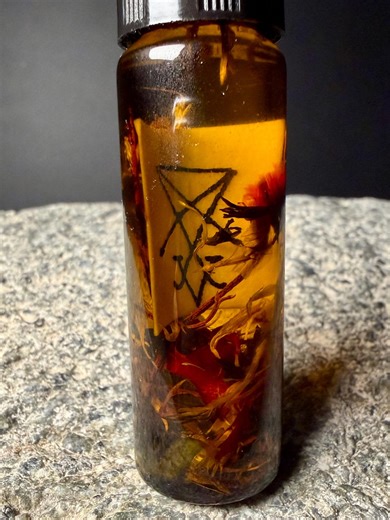 Huile d'invocation Lucifer • Huile rituelle pour les pouvoirs de Lucifer, contact - Magie satanique - Etsy France