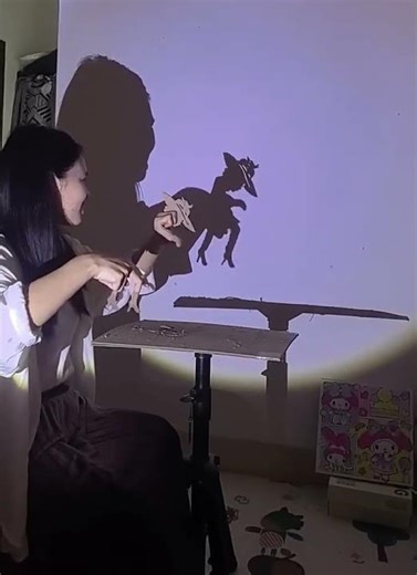 Shadow fingers dance – no CGI, just her hands