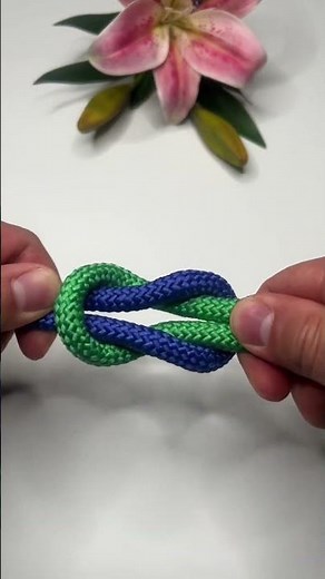 Mastering the Reef Knot: The Art of Tying the Perfect Square Knot in Seconds!