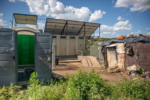 This Toilet Works Off the Grid