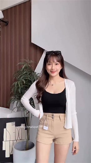 Vogueclassic_boutique | 双纽扣百搭牛仔显瘦高腰裤！🍁 三个颜色都好看！🙈卡其色很好看也很显白～❤️ #OnlyRM39💰 S24/25 M26/27 L28/29 XL30/31 5天现货快闪更新｜留言关键字即可下单📍 [ CS418卡其L+1 ] CS418 -双纽扣百搭牛仔短裤（卡其L） @... | Instagram