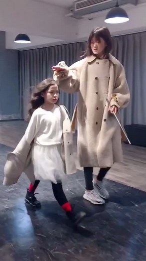 Why do models on catwalk always look so unhappy? #catwalk #models #modelwalking #catwalkclass #runaway #fashion #teacher #style