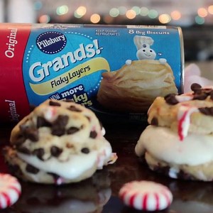 OMG I want S’more of these peppermint s’mores. Pillsbury makes it so easy using their original Grands Biscuits, and just adding a few yummy ingredients you are set for a holiday morning or snack. Watch the full video here https://youtu.be/J_UnyPMYNTE #ad | Lovely Lady Cakes