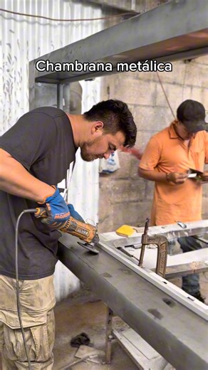 Chambrana metálica ………………………………………………………………………………. #puertasmodernas #doors #construction #puertas #elsalvador #acero #herreria #Luxury #morazan #metal #diseño #arquitectura | VIMET - El Salvador