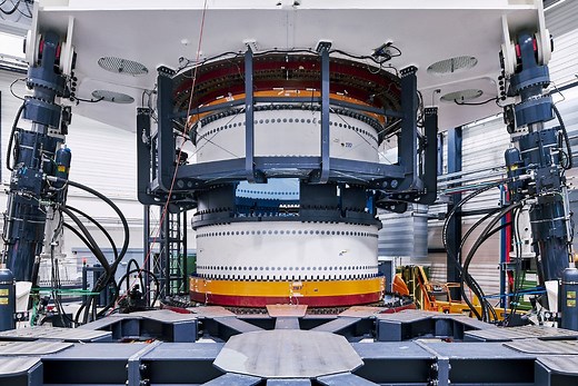 Testing and system validation of large mechanical components: IWES increases the reliability of large wind turbine components