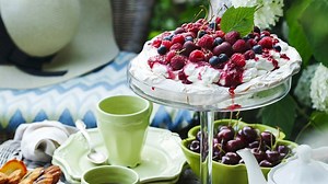 Beza Pavlova - doskonały deser na Sylwestra. Pyszny przepis Ani Starmach