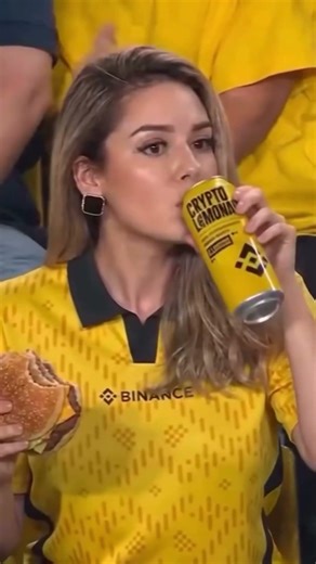VAR проверяет, был ли укус 💛⚽️