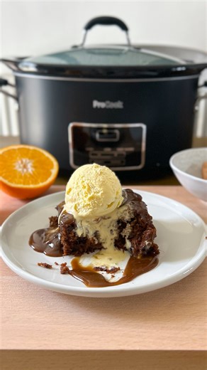 ProCook on Instagram: "Proof your slow cooker isn’t just for stews 🤯 Save this recipe for a weekend treat👇 INGREDIENTS - 250g pitted dates - 200ml boiling water - 100g unsalted butter - 4 tbsp of treacle - 200g self-raising flour - 170g dark muscavdo sugar - 1 tsp bicarbonate of soda - 2 eggs - 2 tsp ground cinnamon - zest of 1 orange (optional) Sticky Toffee Sauce - 100g of dark muscavado sugar - 100g unsalted butter - 170ml double cream METHOD 1. Soak the dates in boiling water for 30 minute