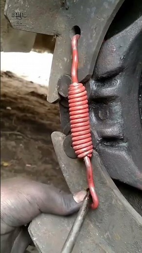 how to install brake lining springs safely #machine #automotive #mechanic #brakesystem