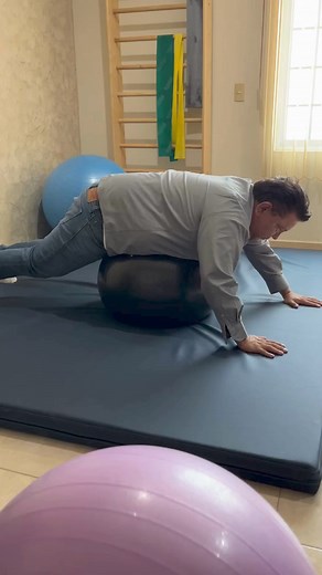 💪🏽 Ejercicios y Estiramientos con Pelota de Yoga / Fitball para Mejorar la Postura y Fortalecer la Columna. #quiropráctico #quiropráctica #postura #malapostura #estiramientoscolumna | Clínica Quiropráctica y Terapia Física