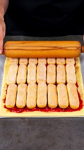 538K views · 4.2K reactions | ¡La receta favorita de la familia! Postre de hojaldre, en sólo 10 minutos Ingredientes: masa de hojaldre: 600 g nata: 100 g canela: 5 g fresas: 700 g miel: 80 g almidón : 40 g café: 200 ml bizcochos de soletilla: 300 g masa de hojaldre: 600 g huevos: 1 pza | Gustoso.tv | Facebook