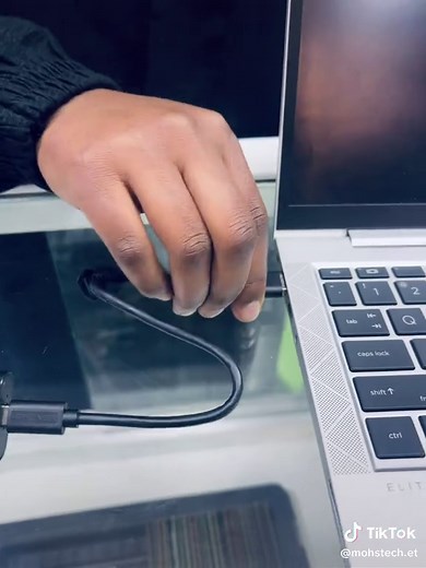 ⚡️ HAYSENSER HY-M1058 M.2 NVME & NGFF 2-in-1 Enclosure ⚡️ 🔋 Convert your M.2 NVMe or SATA (NGFF) SSD into a super-fast portable drive! The Haysenser HY-M1058 delivers blazing speed up to 10 Gbps with USB 3.2 Gen 2, making it ideal for laptops, desktops, phones, Smart TVs, and even PS4. 🔹 Brand: Haysenser 🔹 Model Number: HY-M1058 🔹 Interface: USB 3.2 Gen 2 (Type-C / Type-A cable included) 🔹 Speed: Up to 10 Gbps 🔹 Compatibility: NVMe & NGFF (SATA) M.2 SSDs 🔹 Supported Sizes: 2230 / 2242 / 2