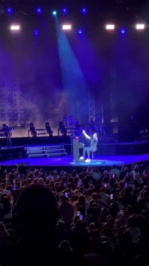 Rascal flatts funny moment #concert