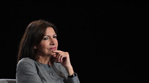 Loi immigration: Anne Hidalgo refuse d'appliquer la réglementation sur l'allocation autonomie à Paris