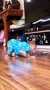 Bibi panicked and curious when seeing the toy cockroach given by Fan #fblifestyle | Bibi's Fan