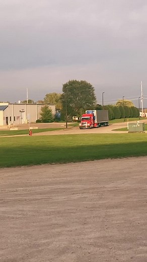 Tony doing his thing!#fyp #prostar #international #trucking