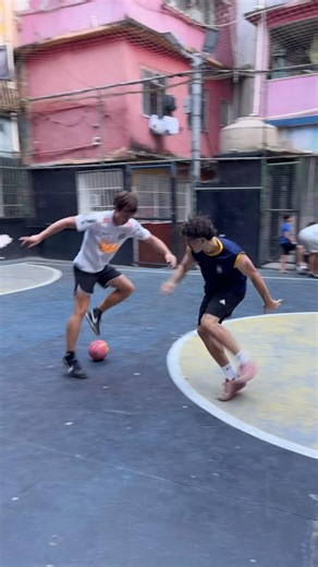 FIFA Street in the Favelas of Rio, Brazil 🇧🇷Dribbling under pressure #streetpanna #neymar