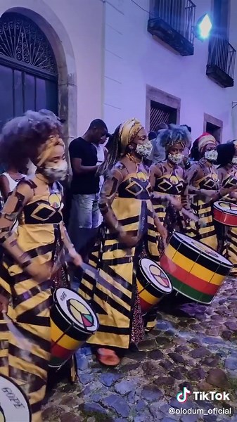 O Balanço das meninas da percussão é diferente ❤️ #Olodum