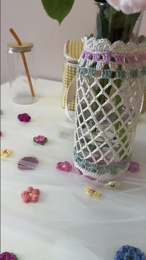 Des décorations de table champêtres au crochet